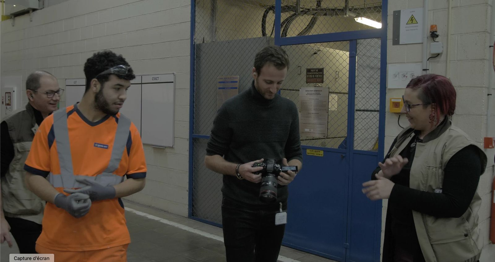 Tournage d’une vidéo de formation sécurité dans l’environnement de travail d’une entreprise